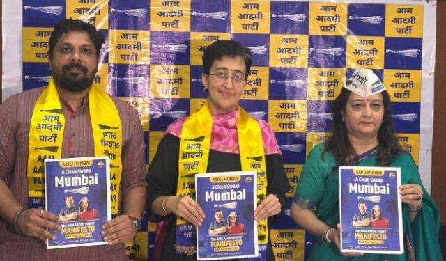 “मुंबईकरांना जागतिक दर्जाचे शिक्षण, आरोग्य सेवा, वीज, पाणी मोफत देऊ!” – आम आदमी पार्टीचा जाहीरनामा
