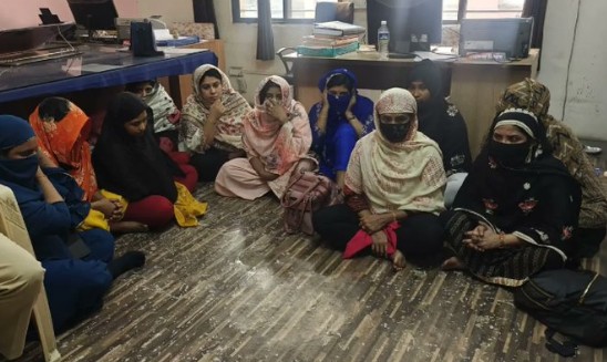 बुधवार पेठ हादरली! पुणे पोलिसांची मध्यरात्री धाड, ११ बांगलादेशी महिला अटकेत