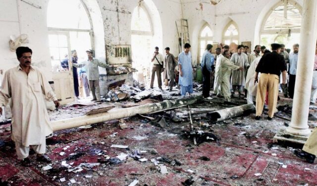 पाकिस्तानमध्ये खळबळ! नमाज पठण करताना मस्जिदमध्ये मोठा बॉम्ब ब्लास्ट