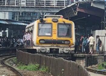 पुन्हा मुंबईकरांचे मोठे हाल! गोरेगाव ते CSMT लोकल सेवा ३ महिन्यांसाठी बंद