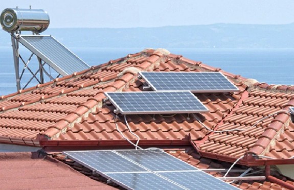 आता आयुष्यभर वीज मोफत? केंद्र सरकारच्या सौर ऊर्जा योजनेमुळे तुमच्या घराचे छत देणार मोफत वीज