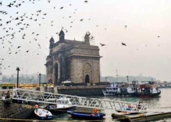 मुंबईतील गेटवे ऑफ इंडिया जवळील प्रवासी जेट्टी पावसाळ्यानंतर प्रवाशांसाठी पूर्णपणे कार्यान्वित!