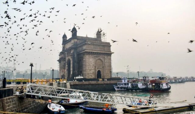 मुंबईतील गेटवे ऑफ इंडिया जवळील प्रवासी जेट्टी पावसाळ्यानंतर प्रवाशांसाठी पूर्णपणे कार्यान्वित!