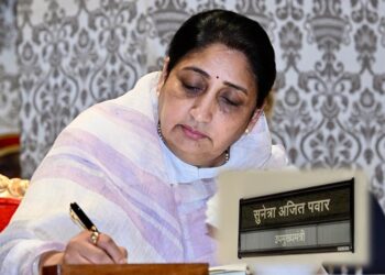 मंत्रालयातील अजित पवारांच्या दालनाबाहेर आता सुनेत्रा पवार यांच्या नावाची पाटी!