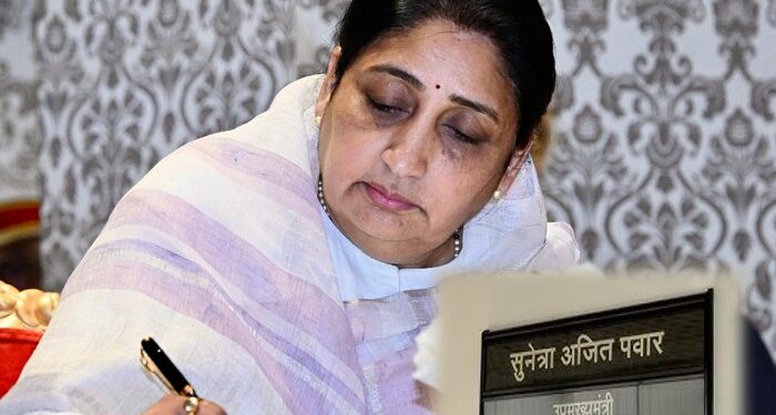 मंत्रालयातील अजित पवारांच्या दालनाबाहेर आता सुनेत्रा पवार यांच्या नावाची पाटी!