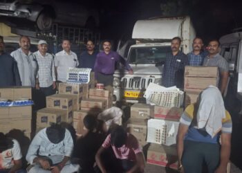 मद्याच्या बाटल्यांवर बनावट लेबल लावण्याचा कारखाना उद्धस्त