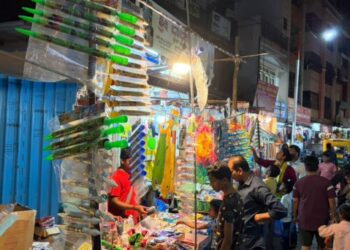 बंदी केवळ कागदावरच! धुळवडीला प्लास्टिक बंदी झुगारून फुग्यांची तुफान विक्री