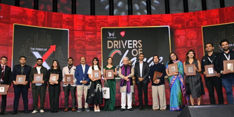 महाराष्ट्राचे ‘ड्रायव्हर्स ऑफ चेंज’; राज्यपालांच्या हस्ते १५ तरुण उद्योजकांचा गौरव!