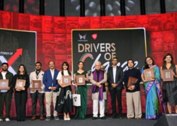 महाराष्ट्राचे ‘ड्रायव्हर्स ऑफ चेंज’; राज्यपालांच्या हस्ते १५ तरुण उद्योजकांचा गौरव!