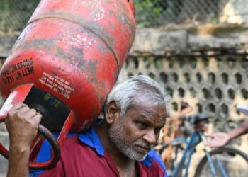 ५ नव्हे तर ४५ दिवसांनंतरच; सिलिंडरसाठी आता दीड महिना वेटिंग! – केंद्र सरकारचा मोठा निर्णय