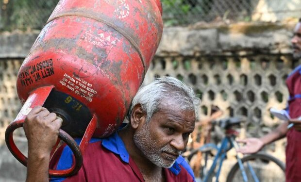 ५ नव्हे तर ४५ दिवसांनंतरच; सिलिंडरसाठी आता दीड महिना वेटिंग! – केंद्र सरकारचा मोठा निर्णय