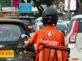 स्विगीचीही झोमॅटोच्या पावलावर पाऊल! प्लॅटफॉर्म फीमध्ये १७% वाढ; घरबसल्या जेवण मागवणे आता आणखी महाग