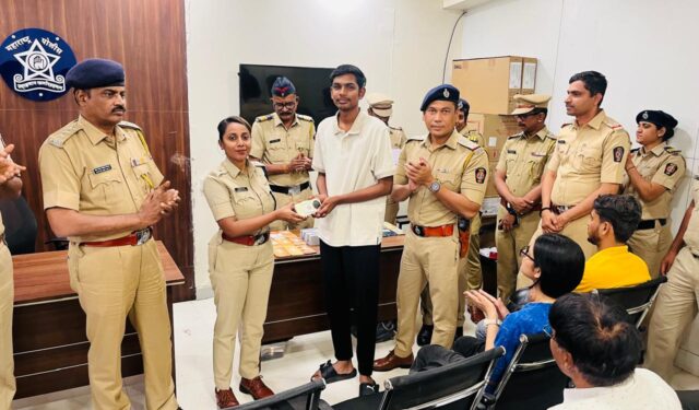 नागपूरकरांची होळी गोड! होळीच्या मुहूर्तावर हरवलेले ८२ मोबाईल मूळ मालकांच्या हाती