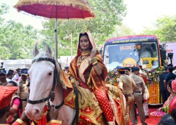 मुख्यमंत्री देवेंद्र फडणवीस यांच्या हस्ते एसटीच्या ‘राजमाता जिजाऊ’ बस सेवेचे थाटात लोकार्पण