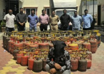 पुण्यात गॅसचा काळाबाजार उघड; ११३ सिलिंडर जप्त, एकाला अटक