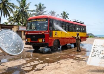 एसटीची स्वच्छता, प्रवाशांच्या खिशाला कात्री! गाड्यांच्या साफसफाईसाठी १५ तारखेपासून मोजावे लागणार जादा २ रुपये