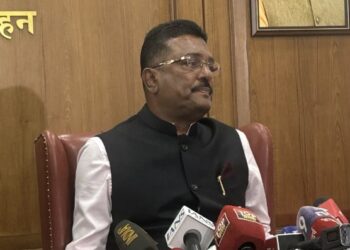 मराठी भाषा सक्तीबाबत सरकारची मुदतवाढ; चालकांना प्रशिक्षण देण्यावर भर – परिवहन मंत्री प्रताप सरनाईक