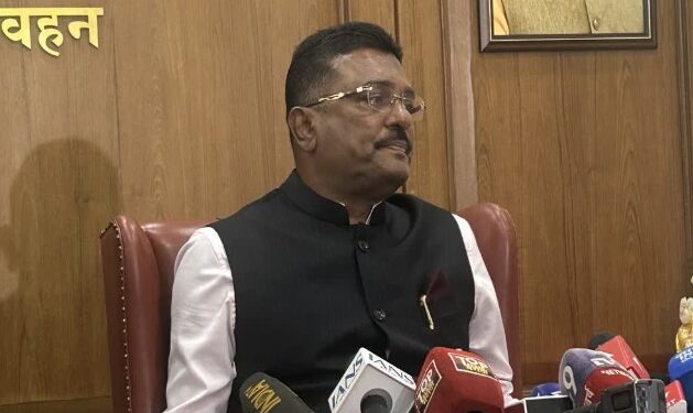 मराठी भाषा सक्तीबाबत सरकारची मुदतवाढ; चालकांना प्रशिक्षण देण्यावर भर – परिवहन मंत्री प्रताप सरनाईक