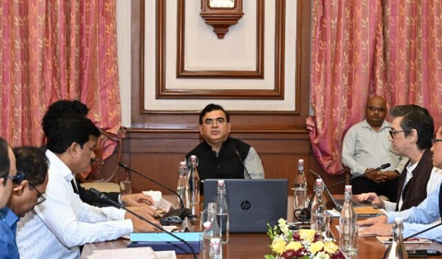 उद्योगांना गॅसचा तुटवडा भासणार नाही; एलपीजी पुरवठा सुरळीत करण्याचा शब्द! – राजशिष्टाचार मंत्री जयकुमार रावल यांचा पुढाकार