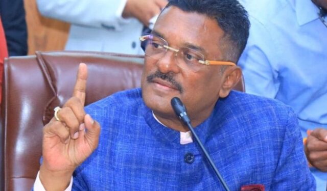 लूट थांबणार! शालेय बसचे भाडे आता सरकार ठरवणार; प्रताप सरनाईक यांचे स्पष्ट संकेत