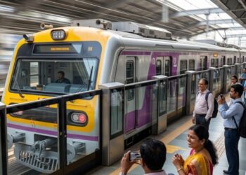मुंबई रेल्वेच्या नव्या पर्वाचा श्रीगणेशा! स्वयंचलित दरवाज्यांची पहिली नॉन-एसी लोकल दाखल