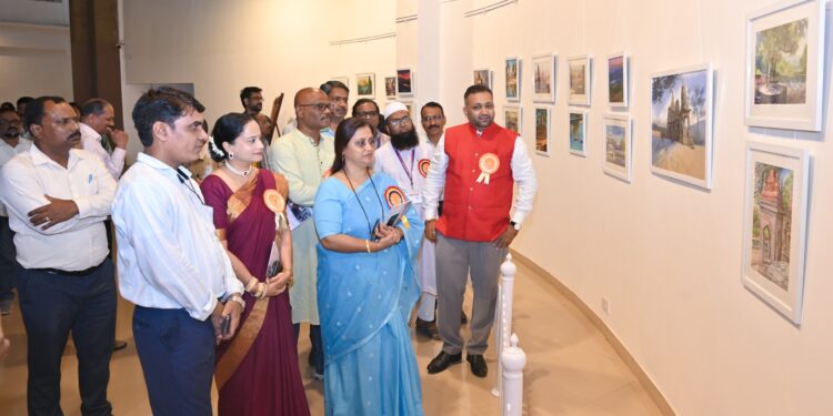 नेहरू सेंटरमध्ये ६ एप्रिलपर्यंत ३५ चित्रकारांच्या कलाकृतींचे दर्शन; शिक्षण समिती अध्यक्षा राजेश्री शिरवाडकर यांच्या हस्ते उद्घाटन