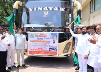 ५९ ग्रामीण विद्यार्थ्यांची ‘इस्रो’ सफर; ‘ग्रामीण ते अवकाश’ स्वप्नाला उभारी; एकनाथ शिंदे यांच्या हस्ते ‘मिशन भरारी’ला हिरवा झेंडा