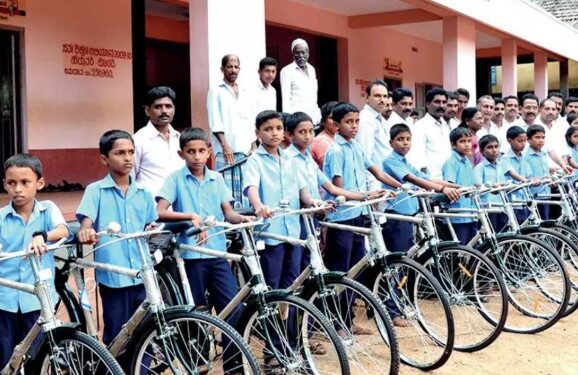 ‘१०० सायकली, १०० स्वप्ने’ मोहिमेद्वारे ग्रामीण विद्यार्थ्यांना मदतीचा हात!