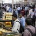 मध्य रेल्वेचा खाद्यपदार्थ दरवाढीचा प्रस्ताव अखेर मागे; पूर्वीच्या दरातच मिळणार सेवा!