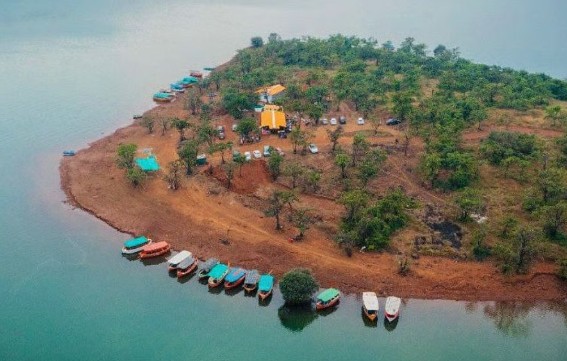 मालवण पर्यटनाला ब्रेक! मान्सूनमुळे ‘वॉटर स्पोर्ट्स’सह जलवाहतूक तीन महिने बंद