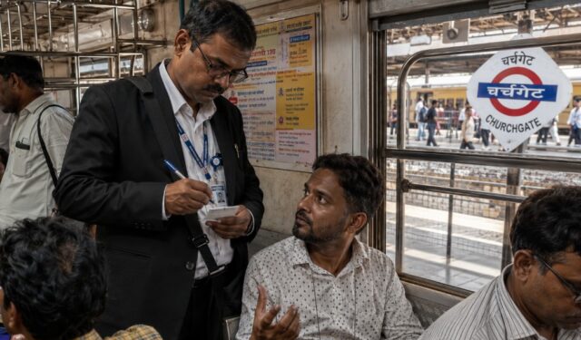विनातिकीट रेल्वे प्रवाशांना मोठा झटका; किमान दंड २५० रुपयांऐवजी आता थेट ५०० रुपये!