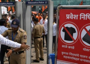 शिवसेना वर्धापन दिन मेळाव्यात काळ्या कपड्यांना बंदी; प्रवेशद्वारावर पोलिसांची कसून तपासणी!