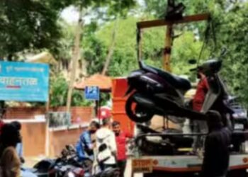 पुण्यात ‘नो पार्किंग’ वाहनांवर पुन्हा कारवाई; सहा महिन्यांनंतर टोईंग मोहीम सुरू!