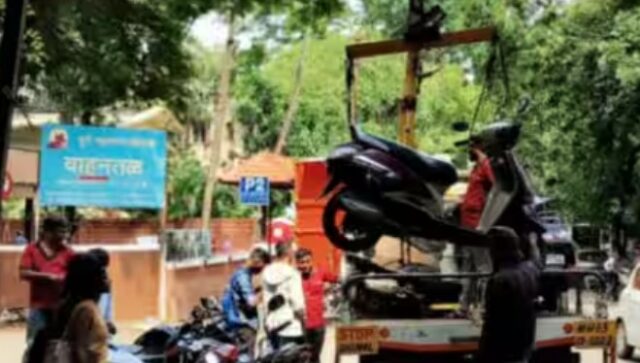 पुण्यात ‘नो पार्किंग’ वाहनांवर पुन्हा कारवाई; सहा महिन्यांनंतर टोईंग मोहीम सुरू!