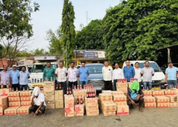 पालघर पोलिसांचा मोठा दणका! ३५ लाखांची बेकायदेशीर दारू जप्त, तिघांवर गुन्हा दाखल