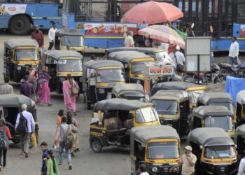 पुण्यात भाडे नाकारणाऱ्या ४८४ रिक्षाचालकांना आरटीओचा दणका; ९ जण निलंबित!
