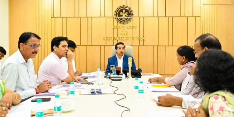 रायगडमधील मच्छीमारांच्या समस्यांवर तातडीने उपाययोजना करा; मत्स्यव्यवसाय व बंदरे मंत्री नितेश राणे यांचे निर्देश