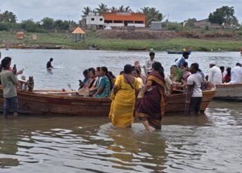 चंद्रभागेच्या पात्रात सुरक्षिततेची वारी; १५ लाख भाविकांसाठी २०० होड्या सज्ज!