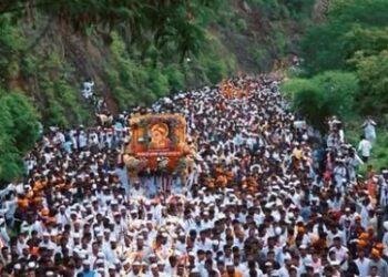 आषाढी वारीतील वारकऱ्यांसाठी राज्य सरकारकडून सुरक्षा कवच! अपघाती मृत्यू झाल्यास कुटुंबाला मिळणार ४ लाख रुपये