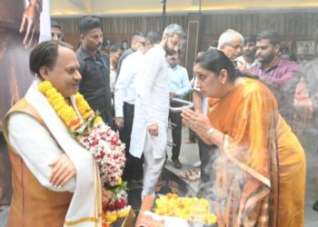 ‘दादा’ पुन्हा बारामतीच्या चौकात! उपमुख्यमंत्री सुनेत्रा पवारांच्या हस्ते अजित पवारांच्या पहिल्या पूर्णाकृती ब्राँझ पुतळ्याचे अनावरण