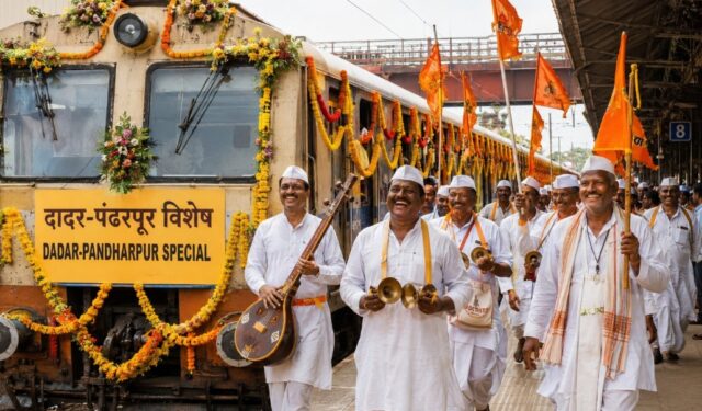 आषाढी एकादशीनिमित्त वारकऱ्यांसाठी धावणार दादर-पंढरपूर विशेष ट्रेन!