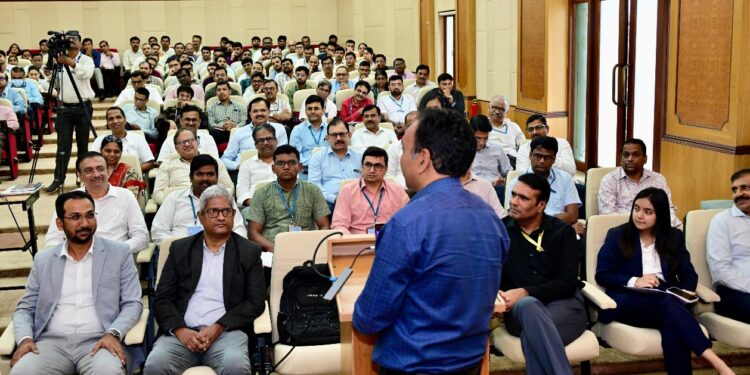 महाराष्ट्राला ‘एआय’मध्ये देशात अव्वल स्थान मिळवून देण्याचे उद्दिष्ट; मुख्य सचिव राजेश अग्रवाल यांची घोषणा, ‘टेक थर्सडे’ उपक्रमाचा प्रारंभ