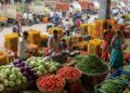सलग पावसाचा एपीएमसी बाजाराला फटका! मागणी घटल्याने भाजीपाल्याच्या घाऊक दरात ४० टक्क्यांपर्यंत घसरण