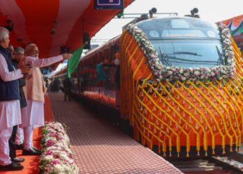 भारतीय रेल्वेचे ‘हरित’ पर्व सुरू! पंतप्रधान मोदींनी दाखवला ‘नमो ग्रीन रेल’ला हिरवा झेंडा