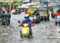 धो-धो पावसामुळे मुंबई ठप्प; शाळांना सुट्टी जाहीर करा आणि नोकरदारांना ‘वर्क फ्रॉम होम’ द्या, खासदारांचे जाहीर पत्र!