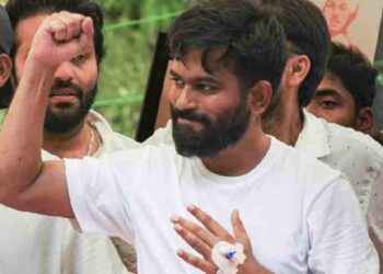 “…तर कॉकरोच जनता पार्टी पुन्हा रस्त्यावर उतरणार”; अभिजीत दिपकेचा देशव्यापी आंदोलनाचा इशारा
