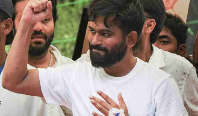 “…तर कॉकरोच जनता पार्टी पुन्हा रस्त्यावर उतरणार”; अभिजीत दिपकेचा देशव्यापी आंदोलनाचा इशारा