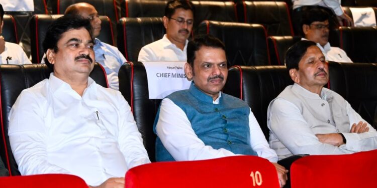 मुख्यमंत्र्यांच्या उपस्थितीत ‘पंढरपूर वारी आणि संतांच्या पाऊलखुणा’ माहितीपटाचा प्रीमियर