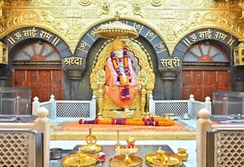 साईंचा प्रसाद, पर्यावरणाचा ध्यास! गुरुपौर्णिमेनिमित्त शिर्डीत कडुनिंबाच्या रोपांचे वाटप