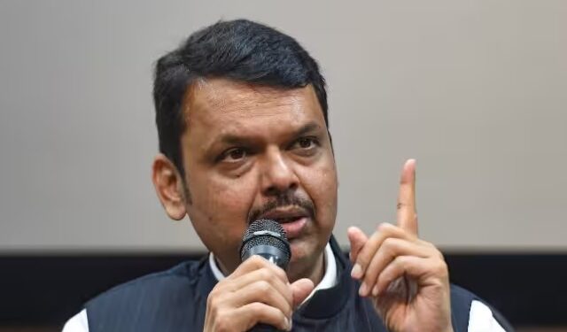 NEET विद्यार्थ्यांच्या आंदोलनाला यश; आंदोलकांवरील गुन्हे मागे घेण्याचे फडणवीसांचे आदेश